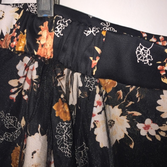 Torrid black skirt with floral print - Picture 3 of 5